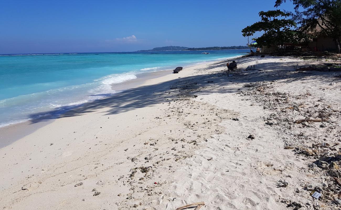 Gili Air Sunset Beach'in fotoğrafı parlak kum yüzey ile