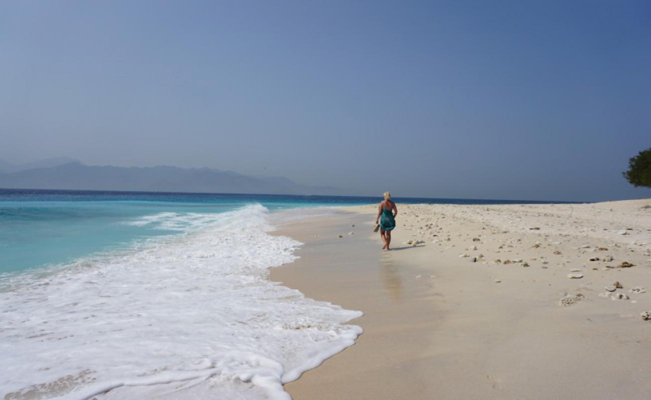 Gili Meno South-East Beach'in fotoğrafı açık bej kum yüzey ile