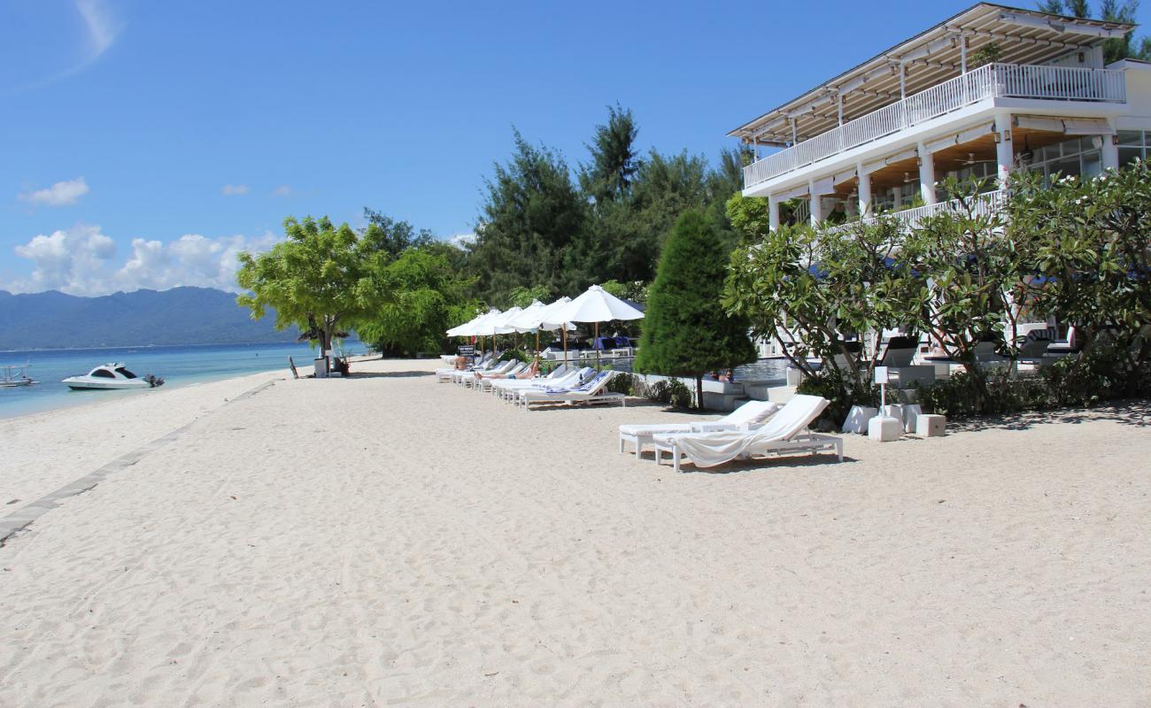Gili Meno Seri Beach'in fotoğrafı açık bej kum yüzey ile