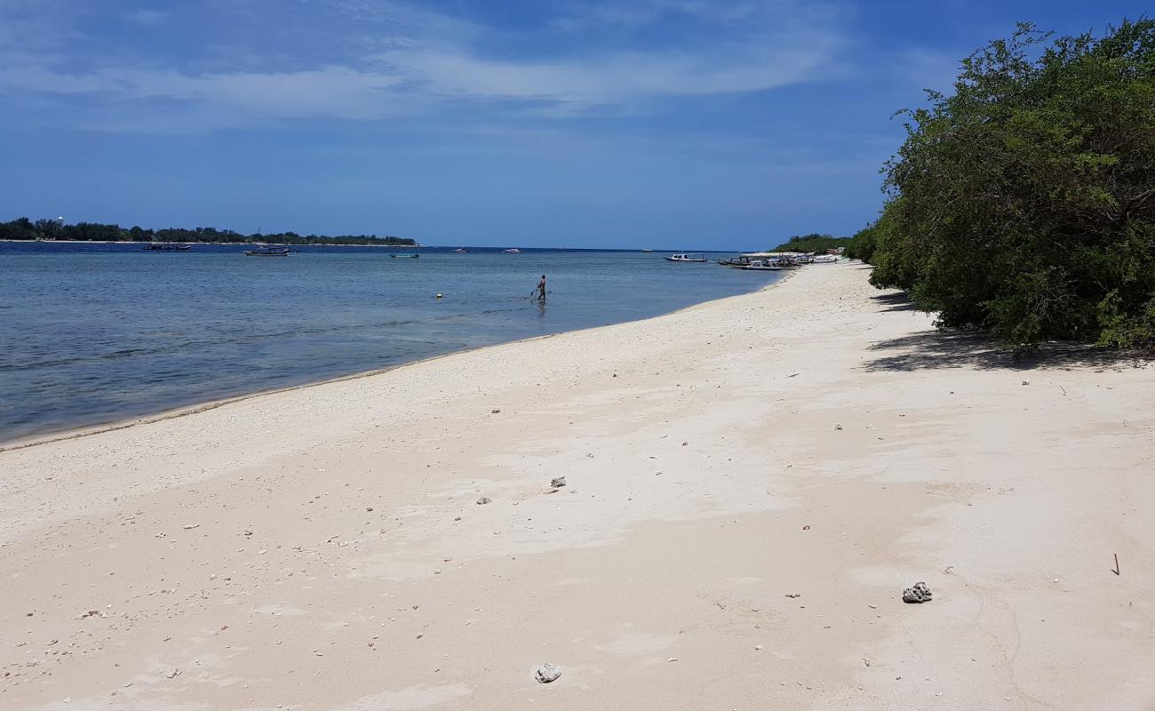 Gili Meno Avia Beach'in fotoğrafı açık bej kum yüzey ile