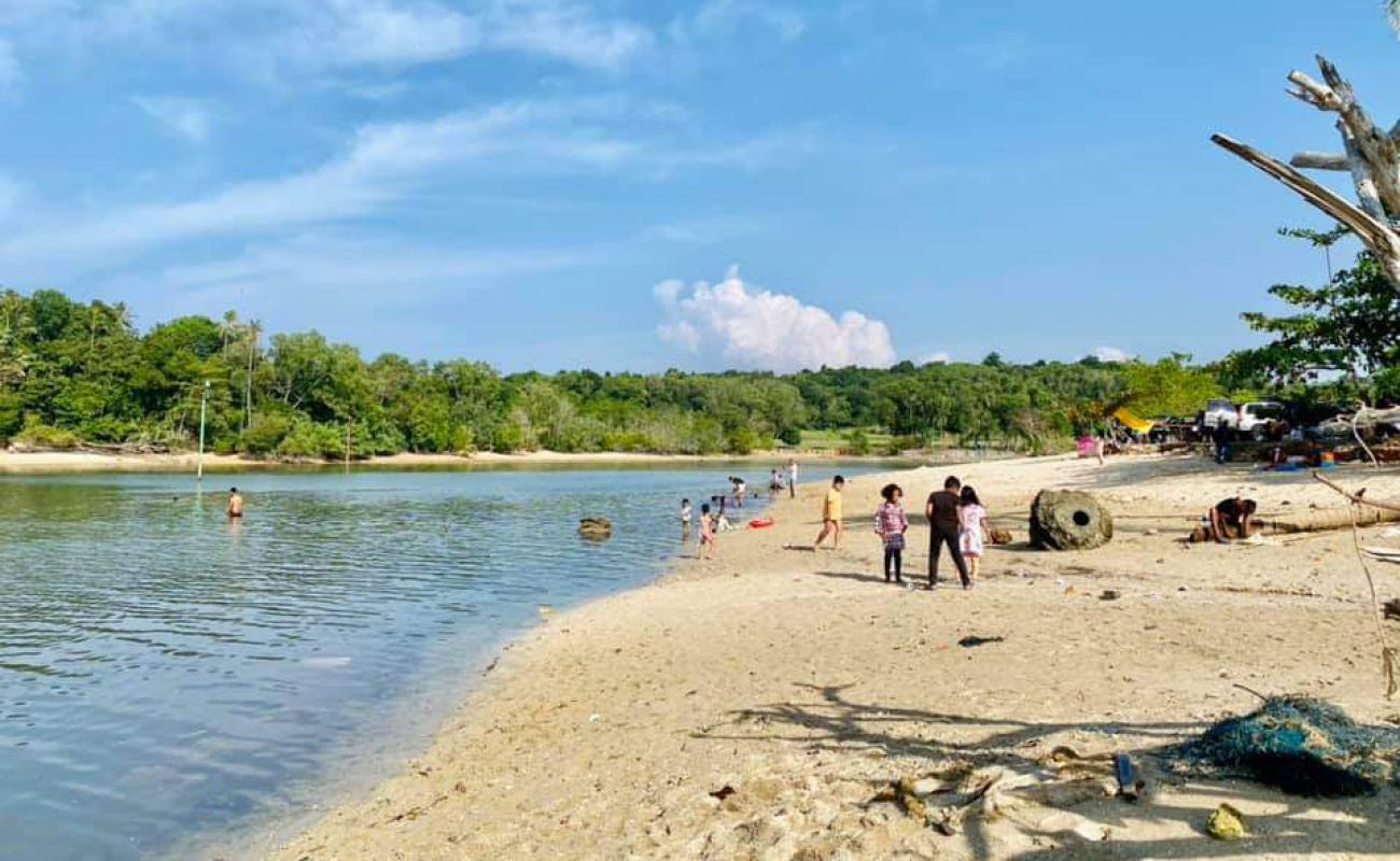 Bahagia Beach'in fotoğrafı bej kabuklu kum yüzey ile