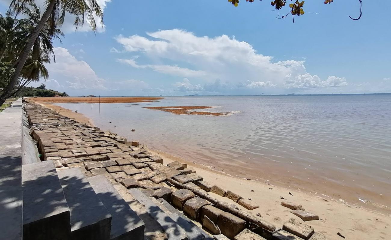 Pantai Tj. Bemban'in fotoğrafı pembe kum yüzey ile