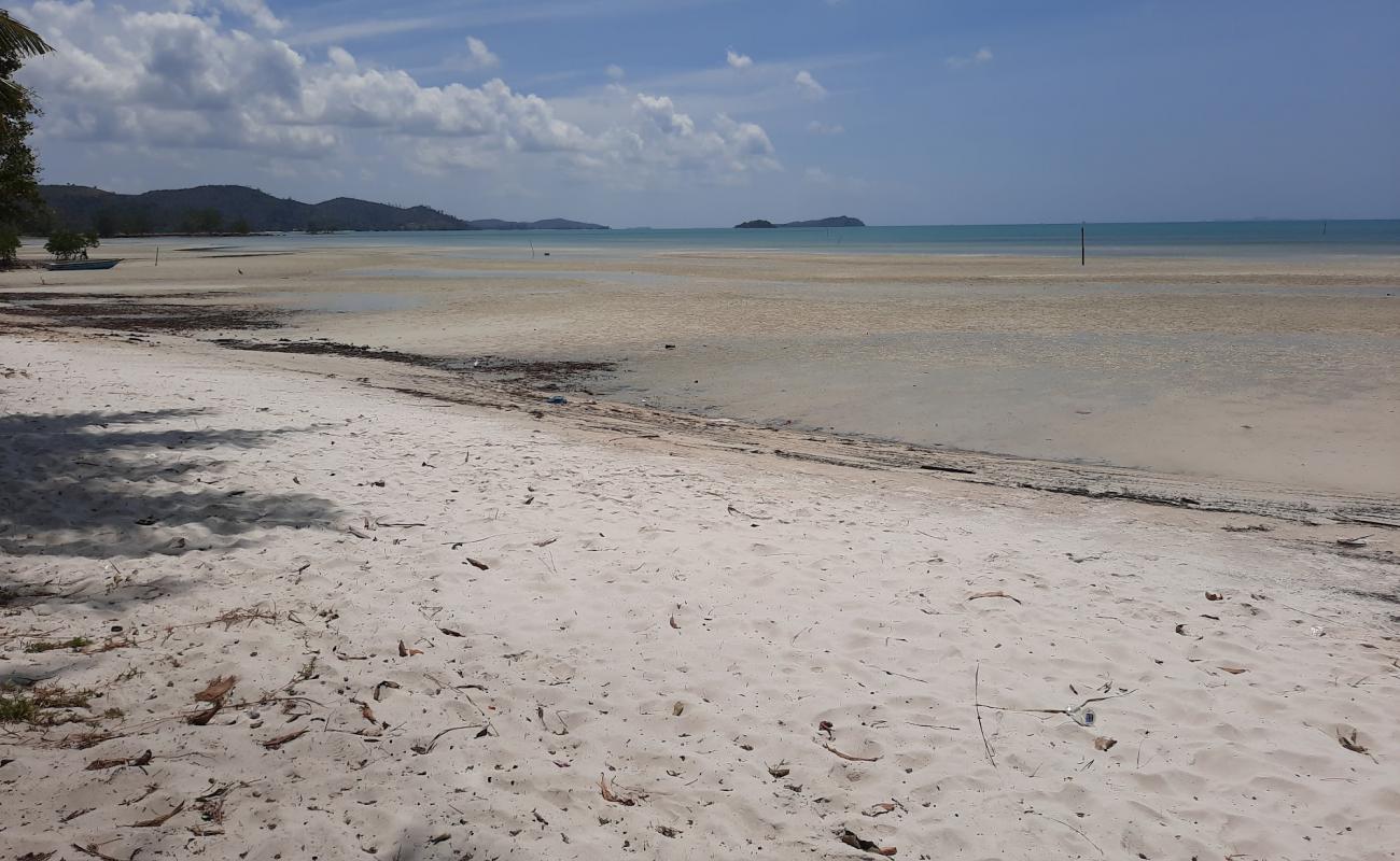 Tiga Putri Beach'in fotoğrafı açık bej kum yüzey ile