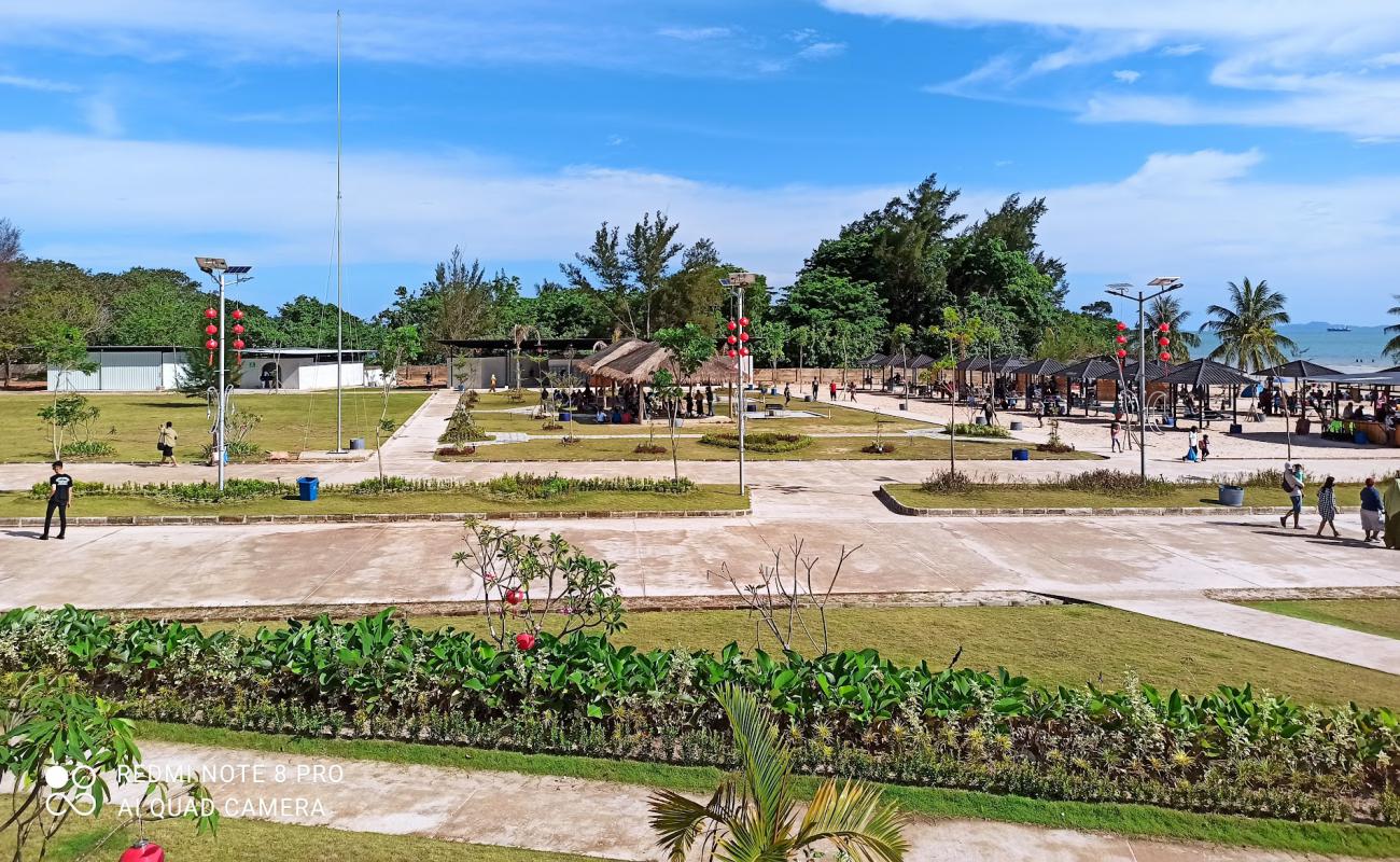 Barelang Melur Beach'in fotoğrafı parlak kum yüzey ile