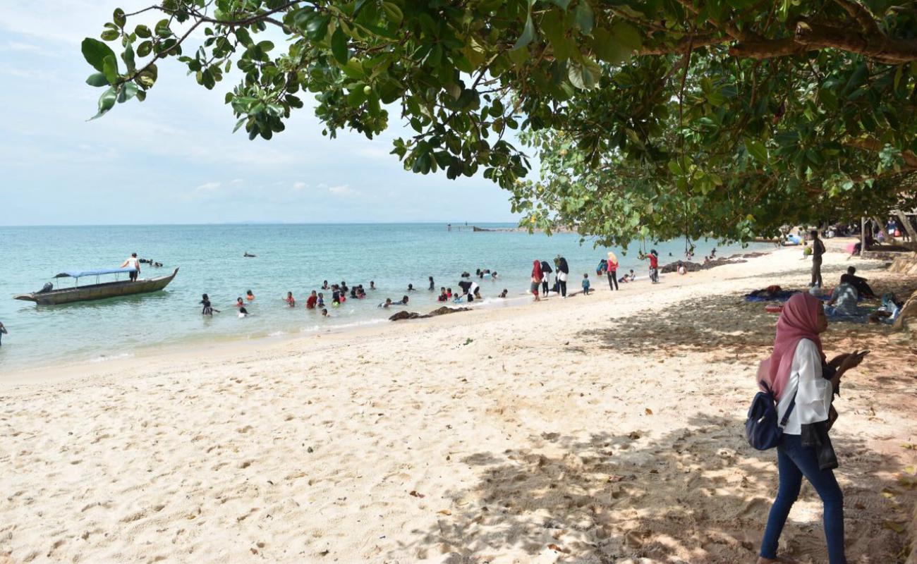 Mirota Beach'in fotoğrafı parlak kum yüzey ile