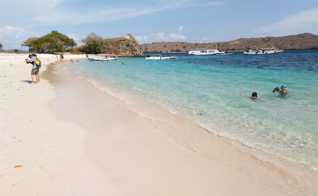 Pink Beach II Padar'in fotoğrafı pembe kum yüzey ile