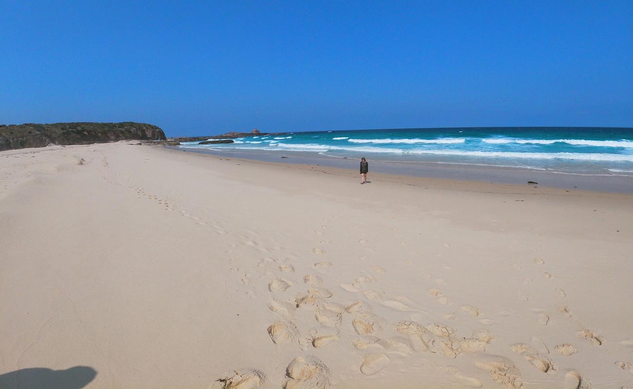 Haycock Beach'in fotoğrafı parlak kum yüzey ile