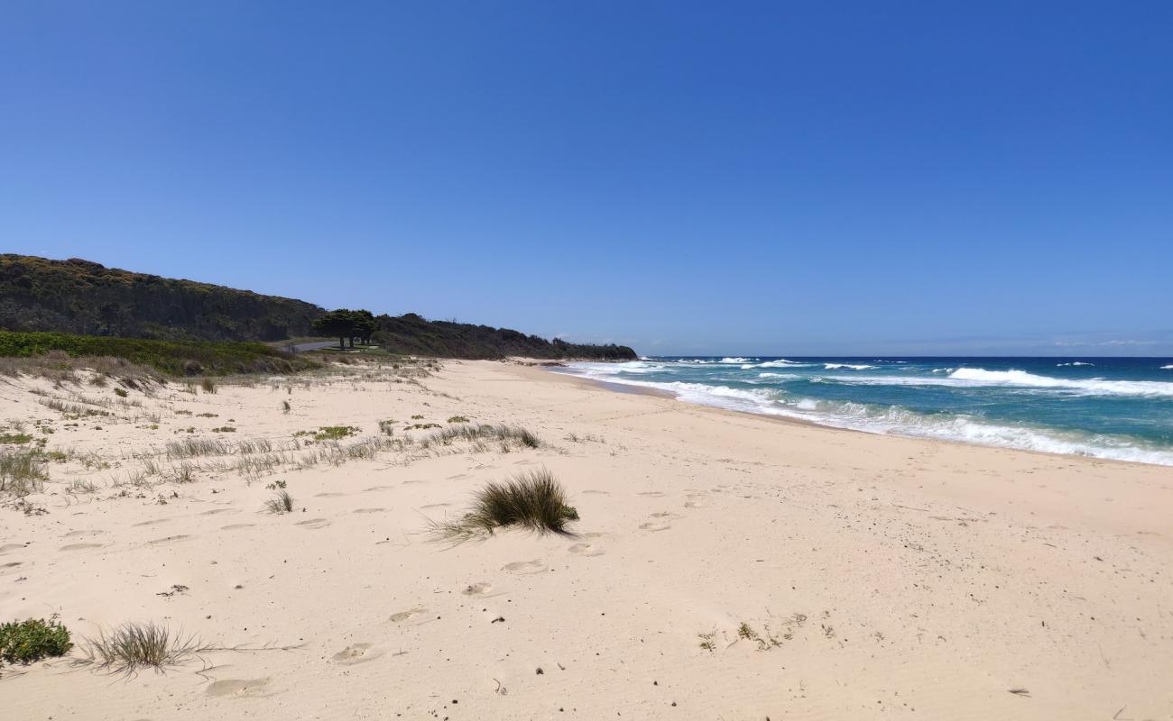 Kianga Beach'in fotoğrafı açık bej kum yüzey ile