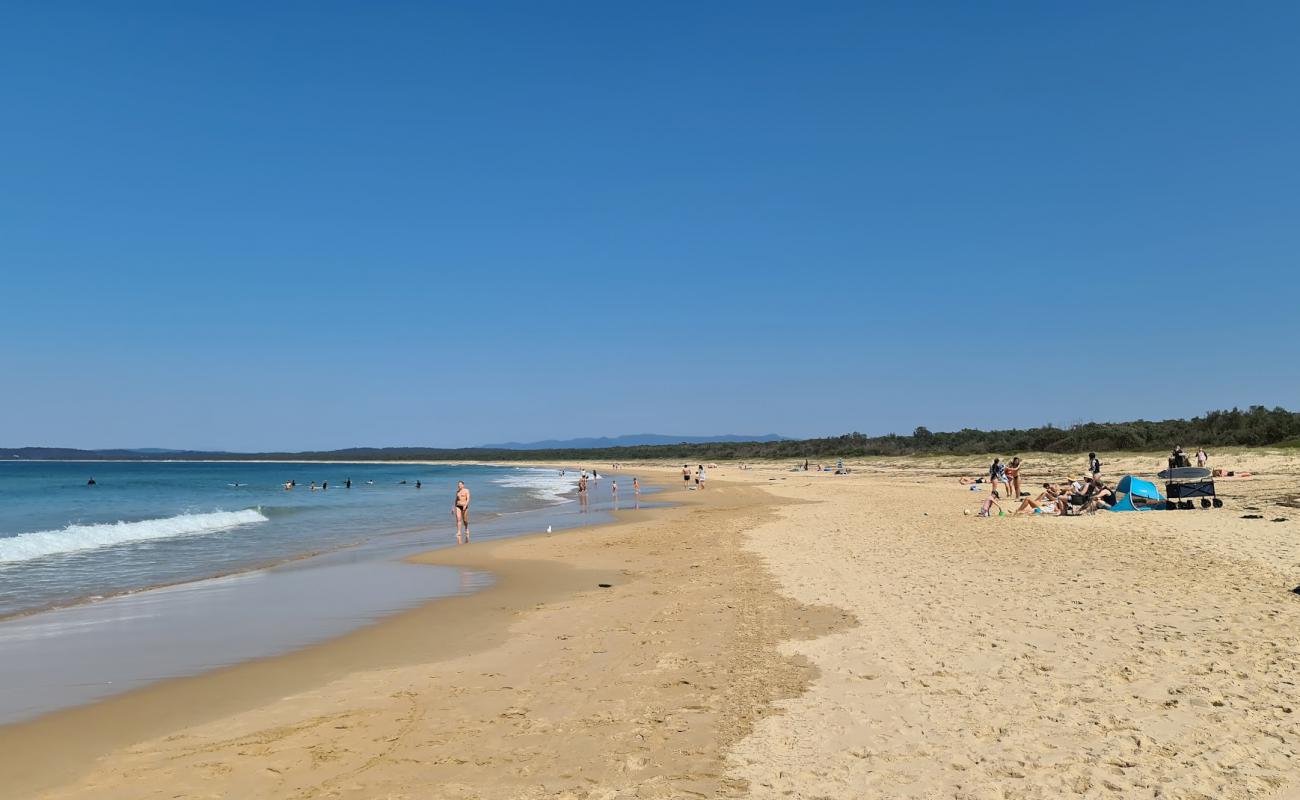 Bengello Beach'in fotoğrafı parlak kum yüzey ile