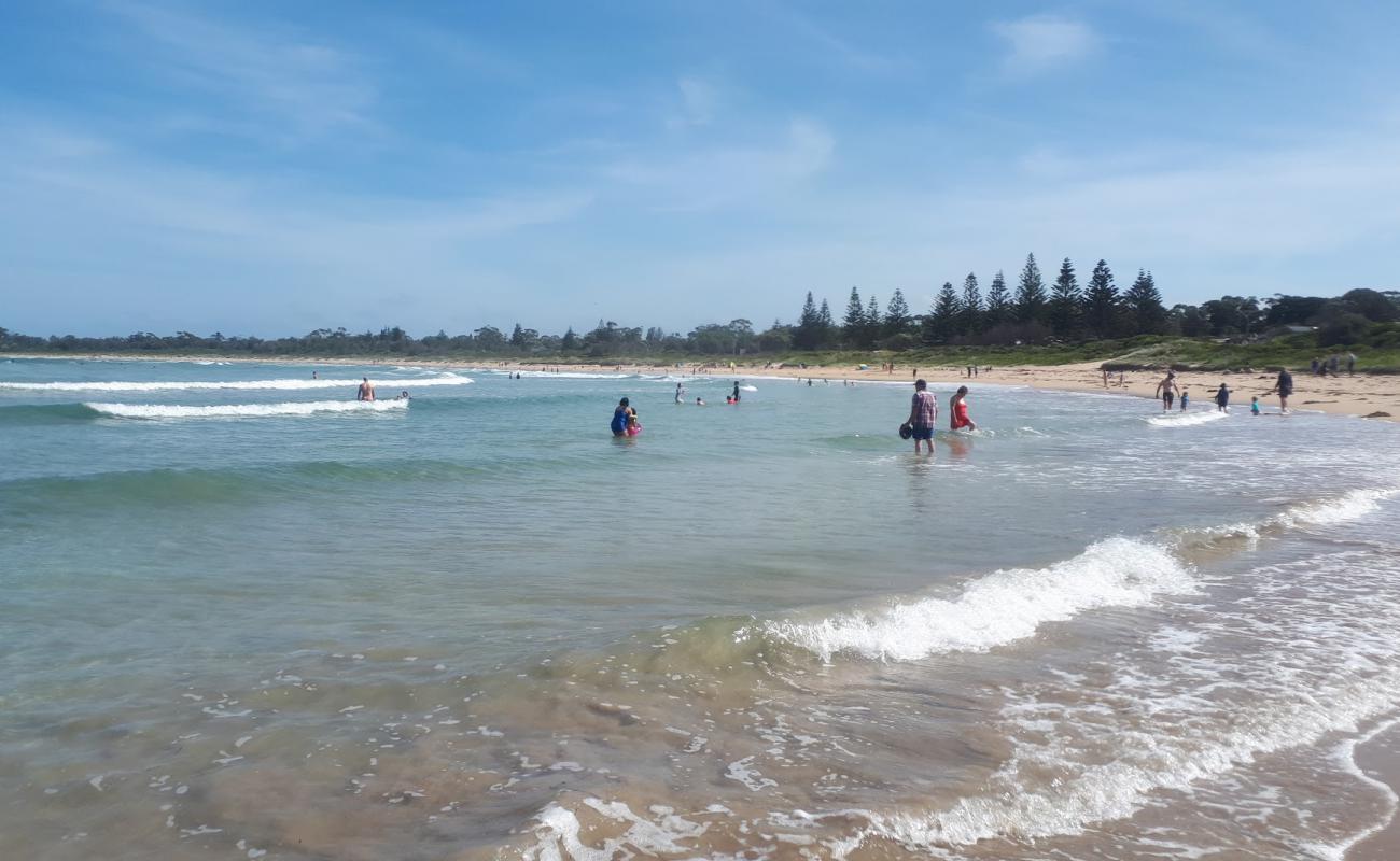 Broulee Beach'in fotoğrafı parlak kum yüzey ile