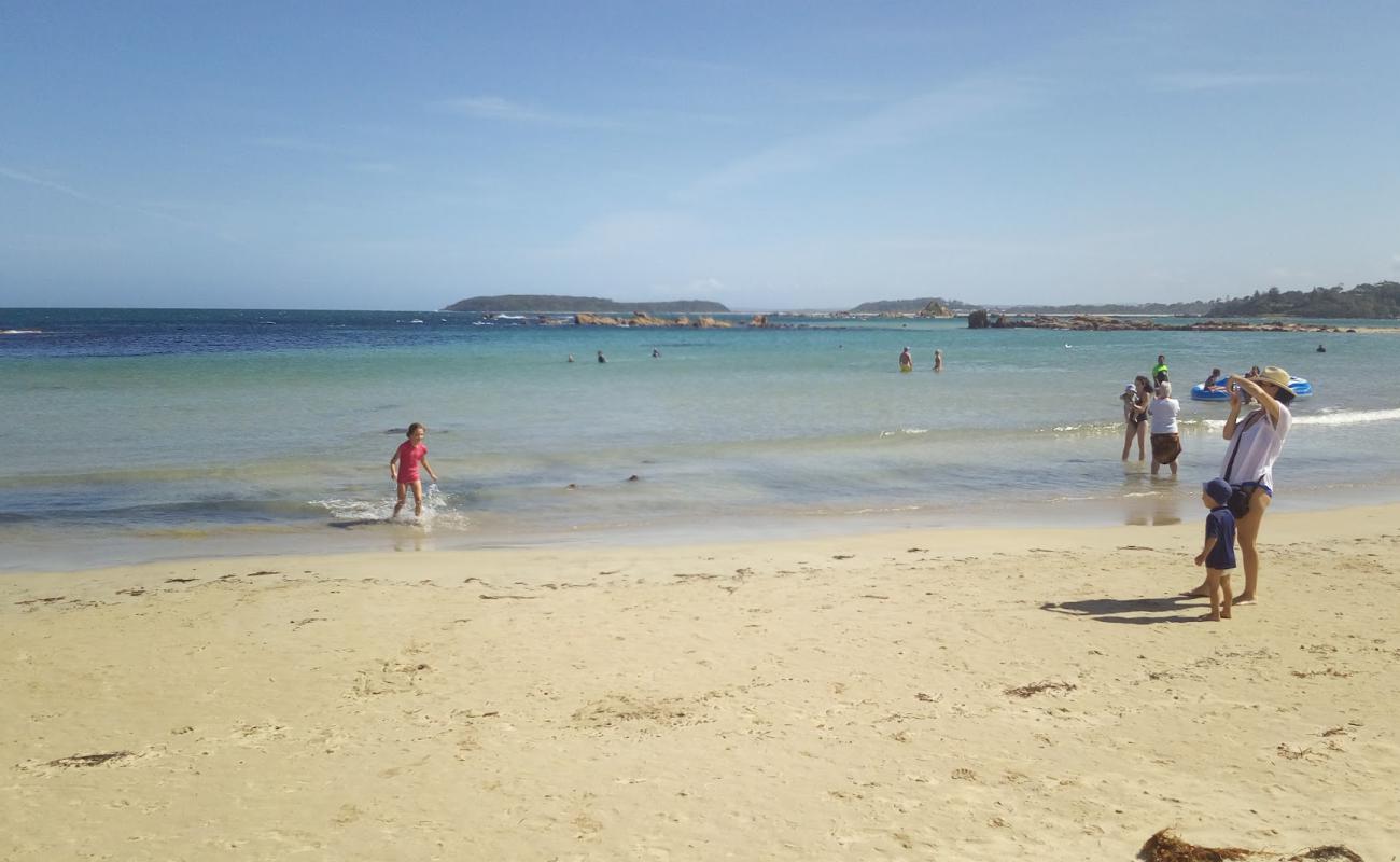 Tomakin Beach'in fotoğrafı açık bej kum yüzey ile