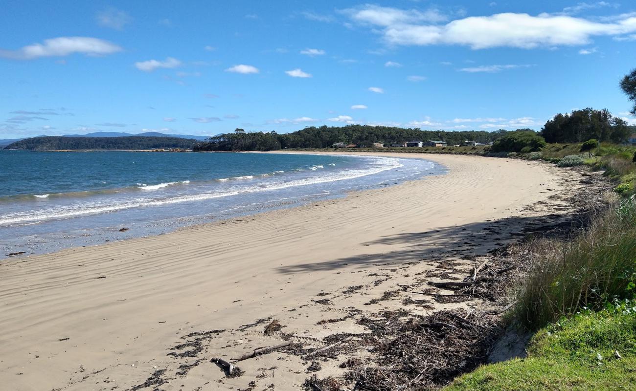 Maloneys Beach'in fotoğrafı açık bej kum yüzey ile