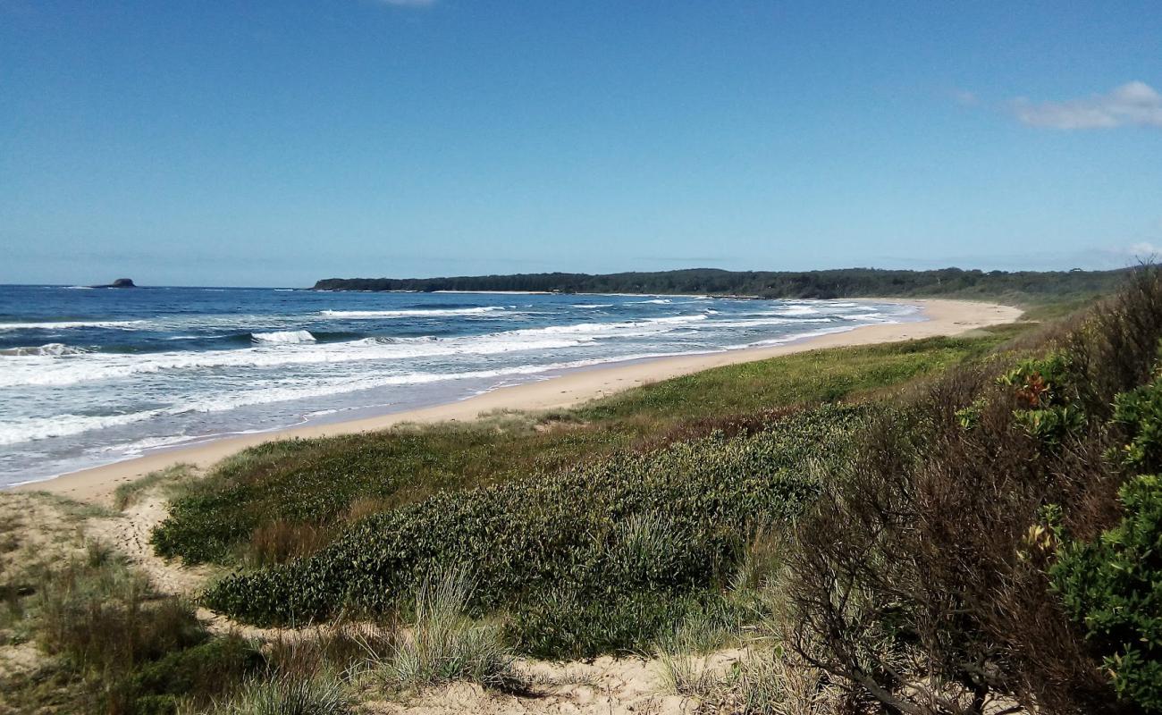 Durras Beach'in fotoğrafı parlak kum yüzey ile