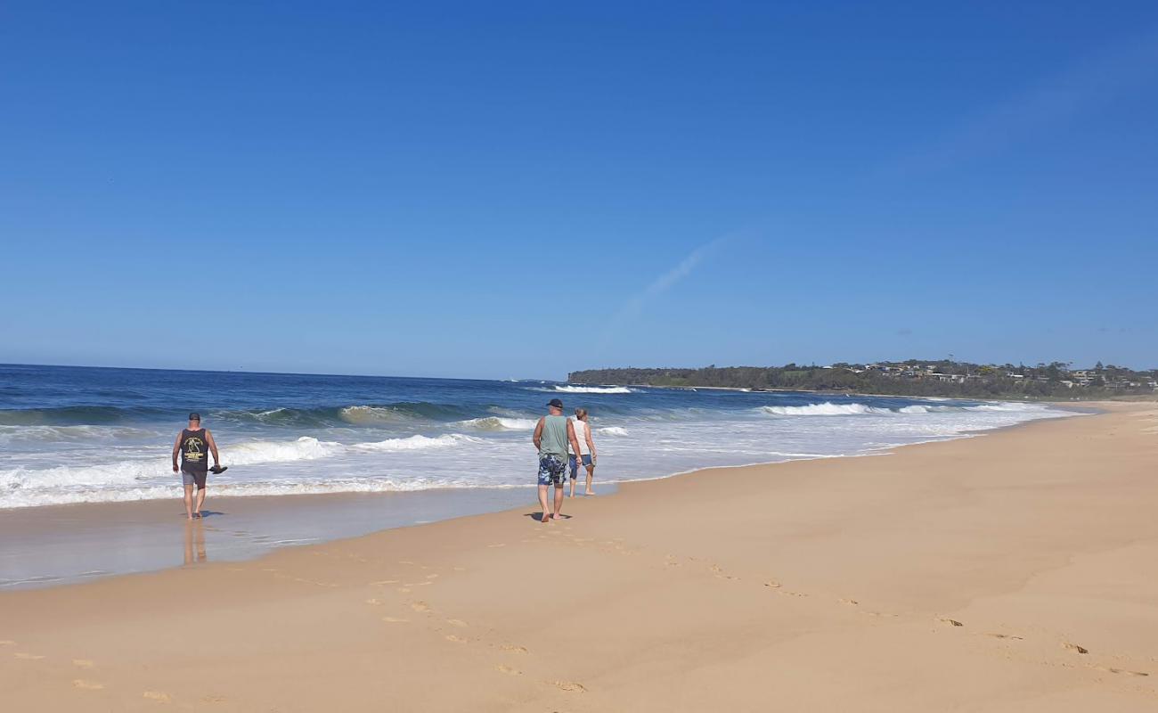 Burrill Beach'in fotoğrafı parlak kum yüzey ile