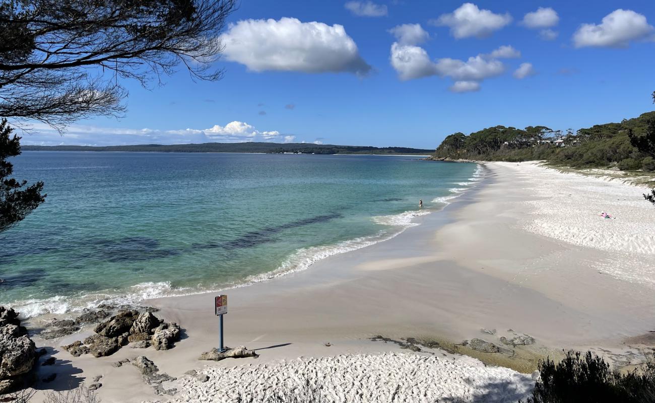 Chinamans Beach'in fotoğrafı beyaz ince kum yüzey ile