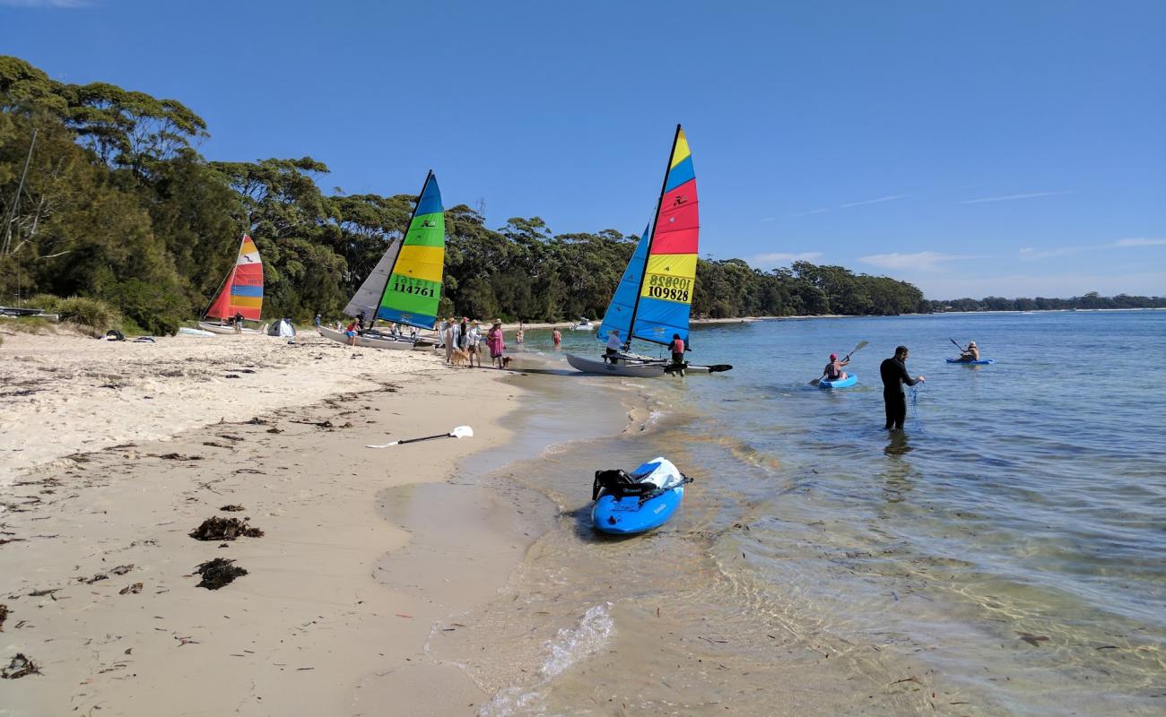 Barfleur Beach'in fotoğrafı parlak kum yüzey ile