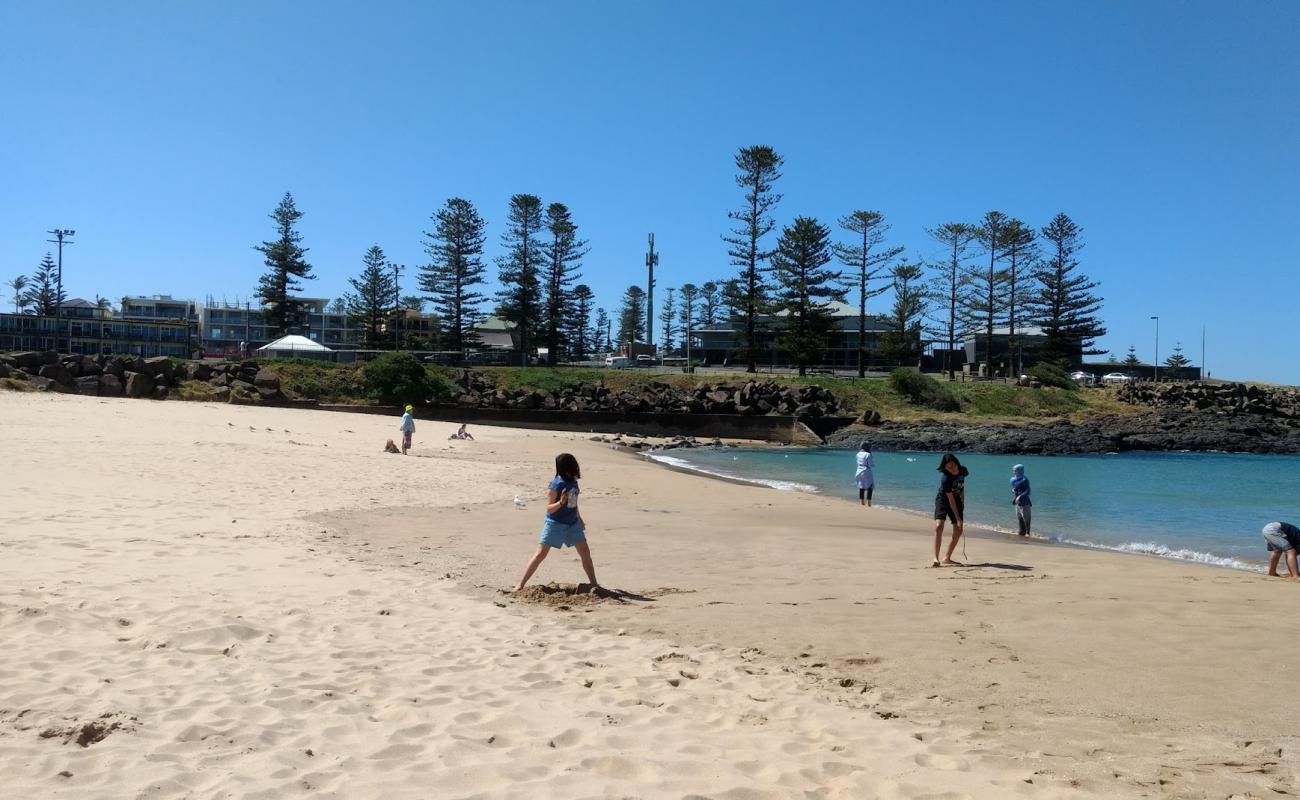 Kiama Surf Beach'in fotoğrafı parlak ince kum yüzey ile