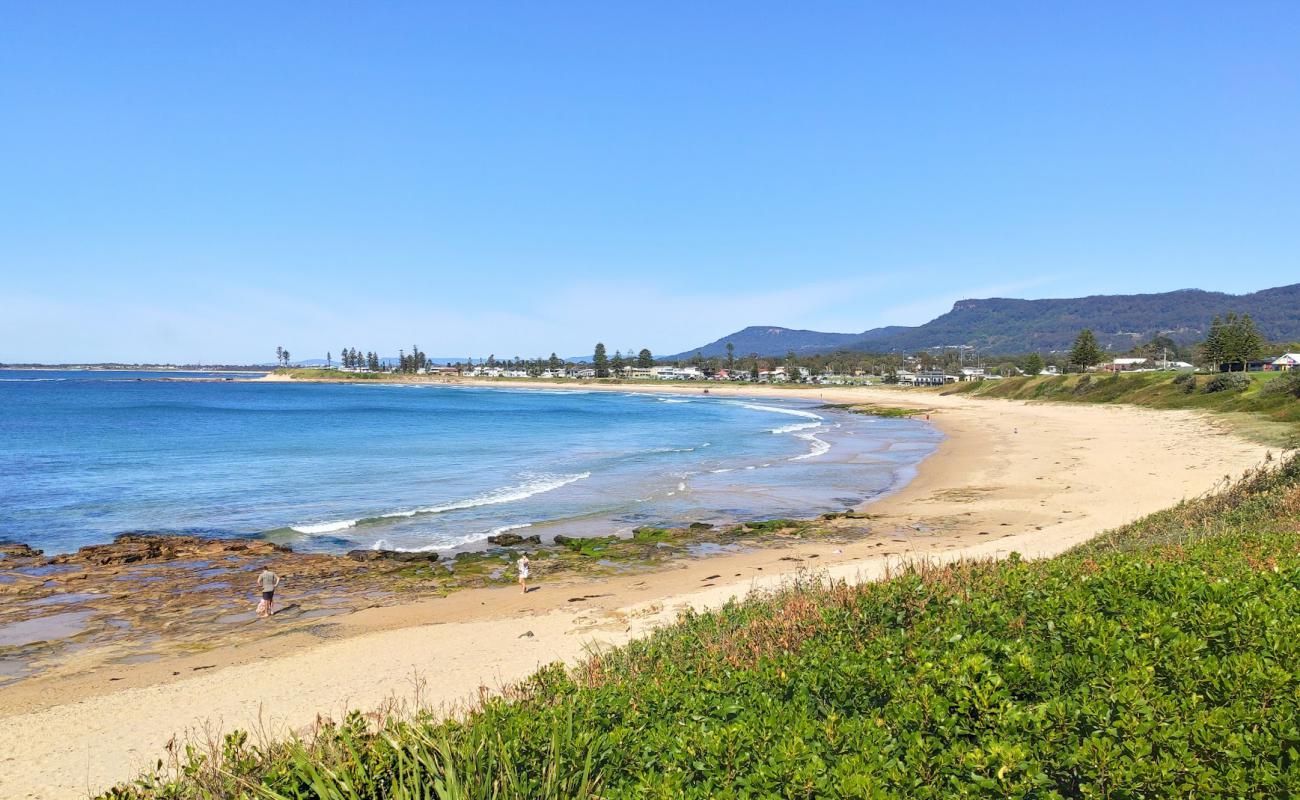 Sandon Point Beach'in fotoğrafı açık bej kum yüzey ile
