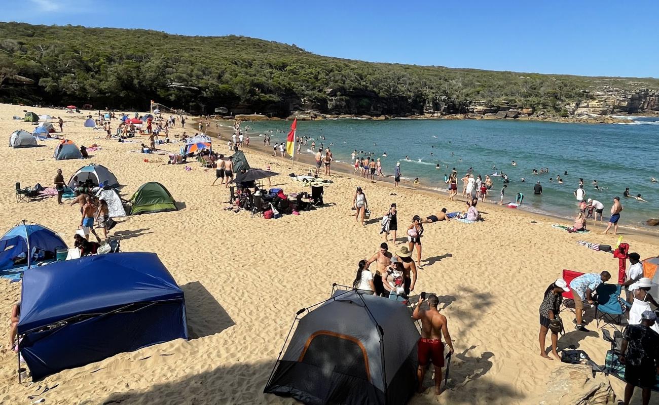 Wattamolla Beach'in fotoğrafı açık bej kum yüzey ile