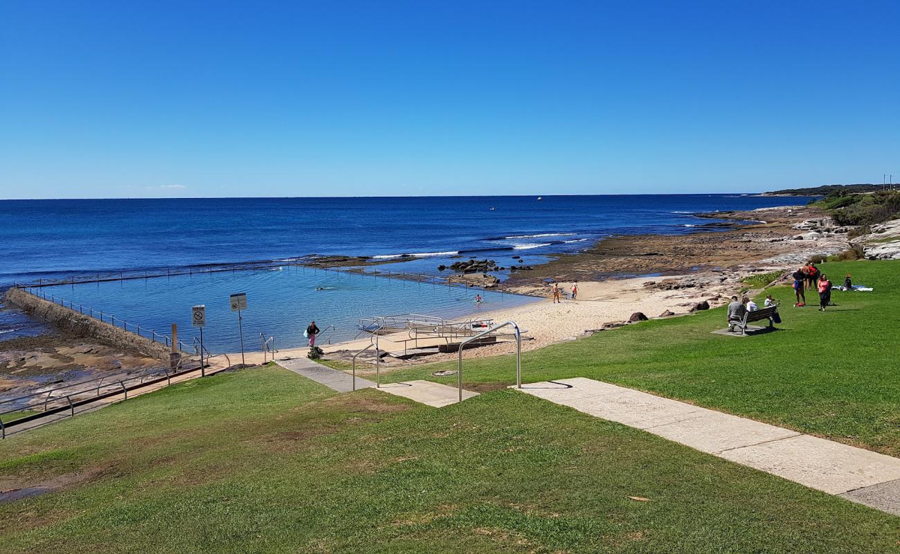 Shelly Beach'in fotoğrafı bej kum ve kayalar yüzey ile