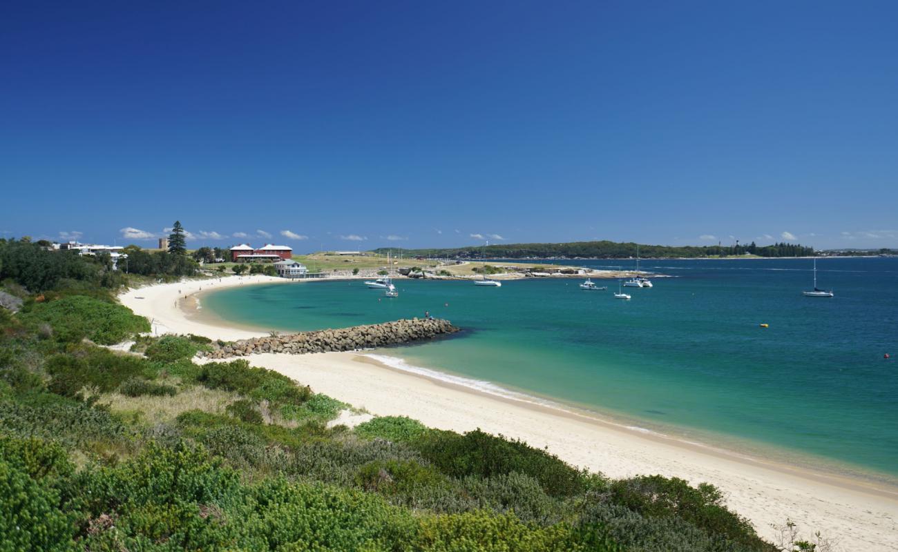Frenchmans Bay Beach Breakwater'in fotoğrafı açık bej kum yüzey ile