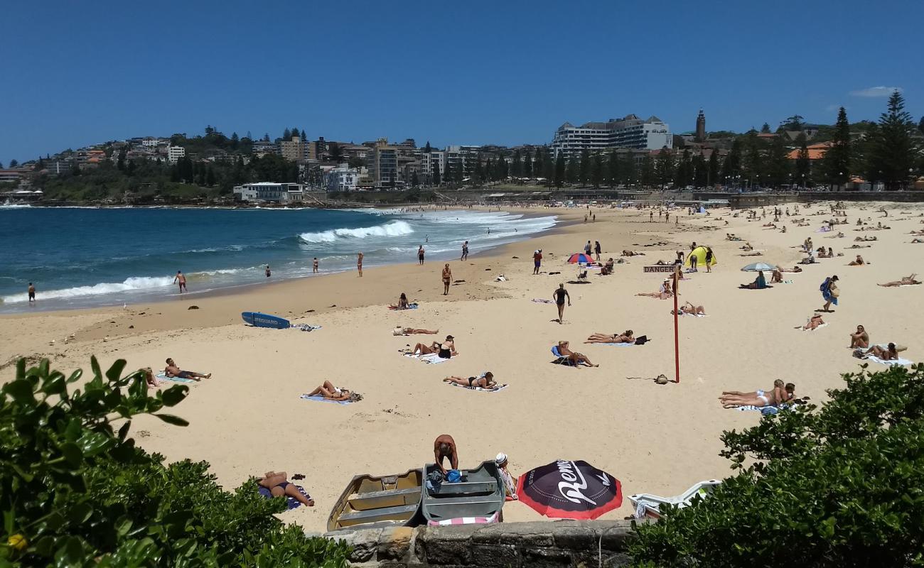 Coogee Plajı'in fotoğrafı parlak kum yüzey ile