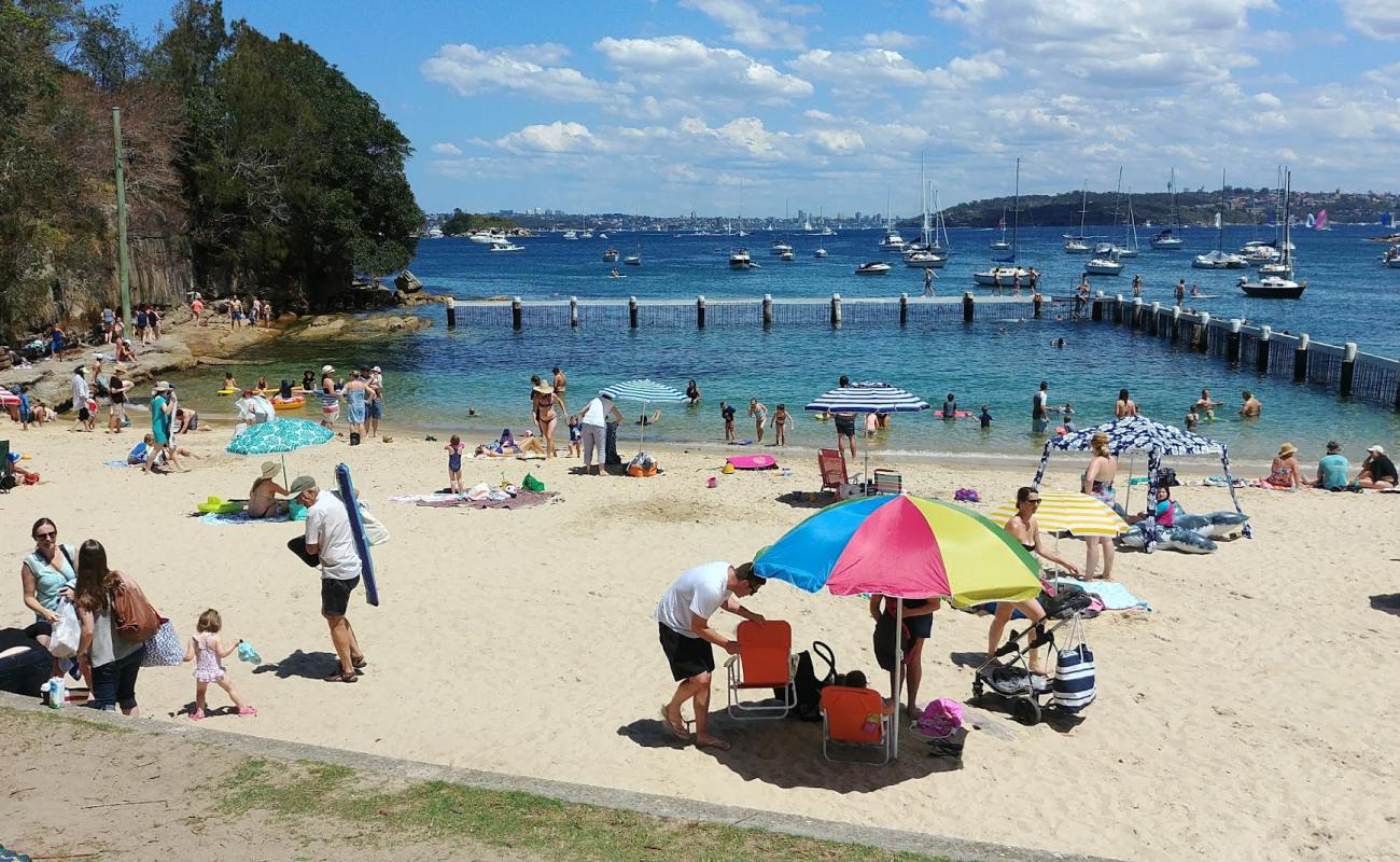 Little Manly Beach'in fotoğrafı parlak ince kum yüzey ile