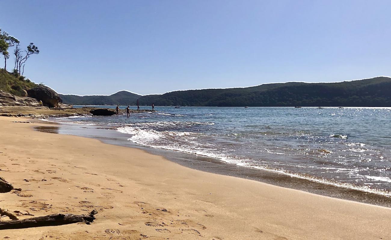 Flint And Steel Beach'in fotoğrafı parlak kum yüzey ile