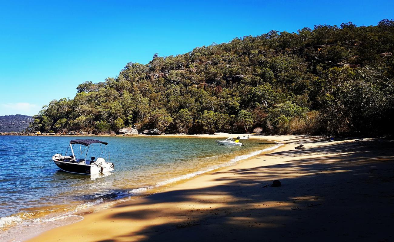 Gunyah Beach'in fotoğrafı açık bej kum yüzey ile