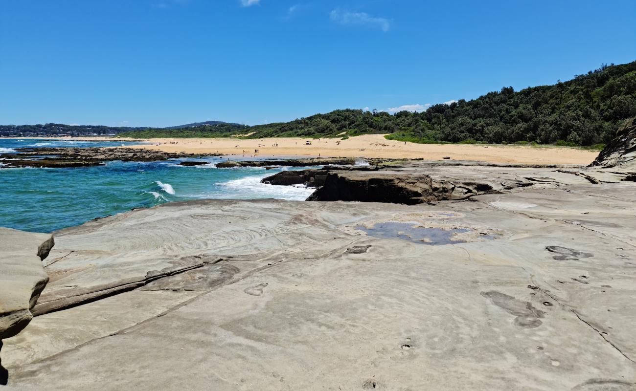 Wamberal Beach'in fotoğrafı i̇nce bej kum yüzey ile