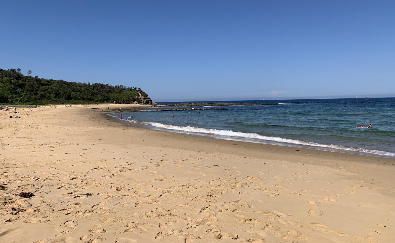 Bateau Bay Beach'in fotoğrafı açık bej kum yüzey ile