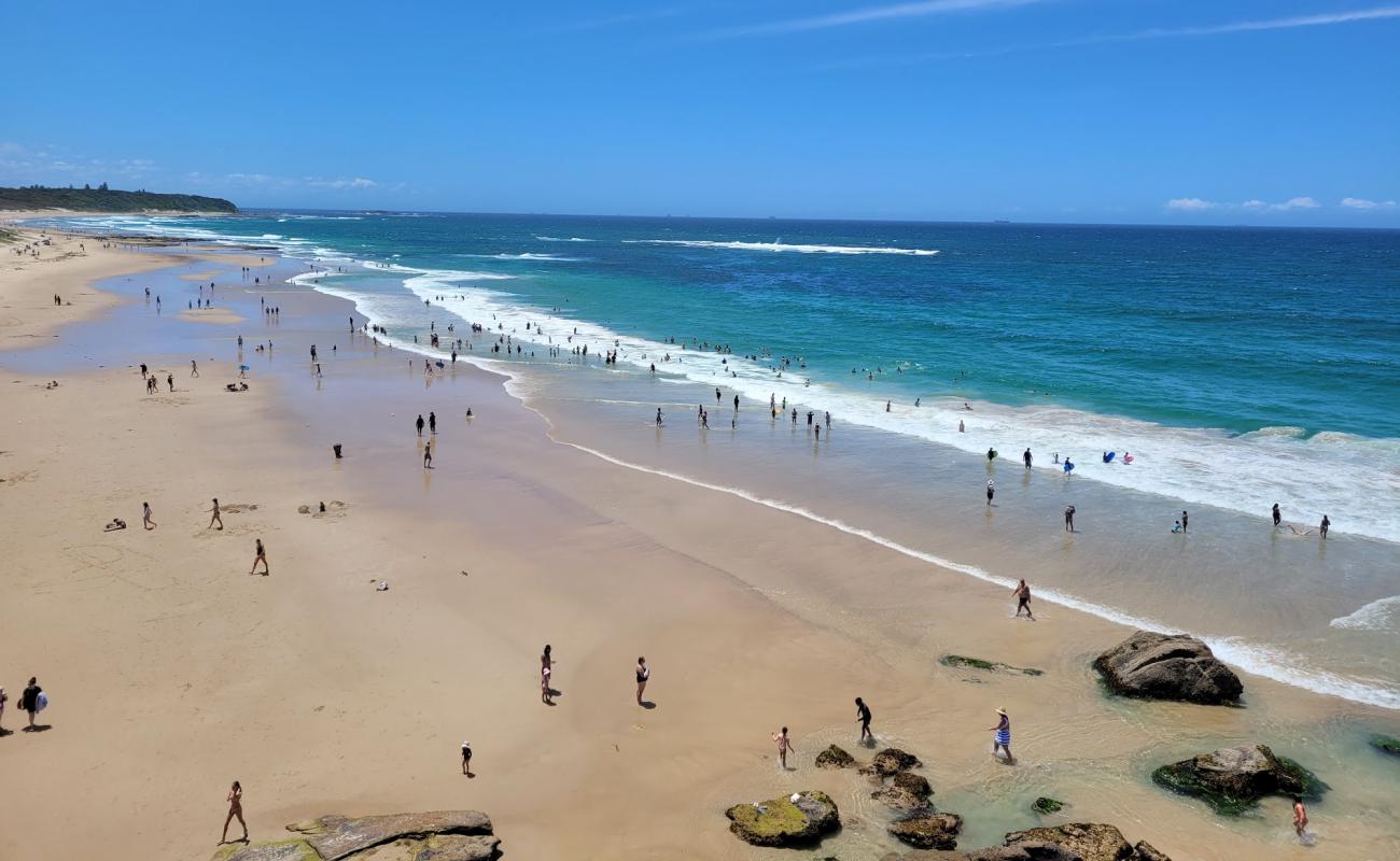 Caves Beach'in fotoğrafı parlak kum yüzey ile