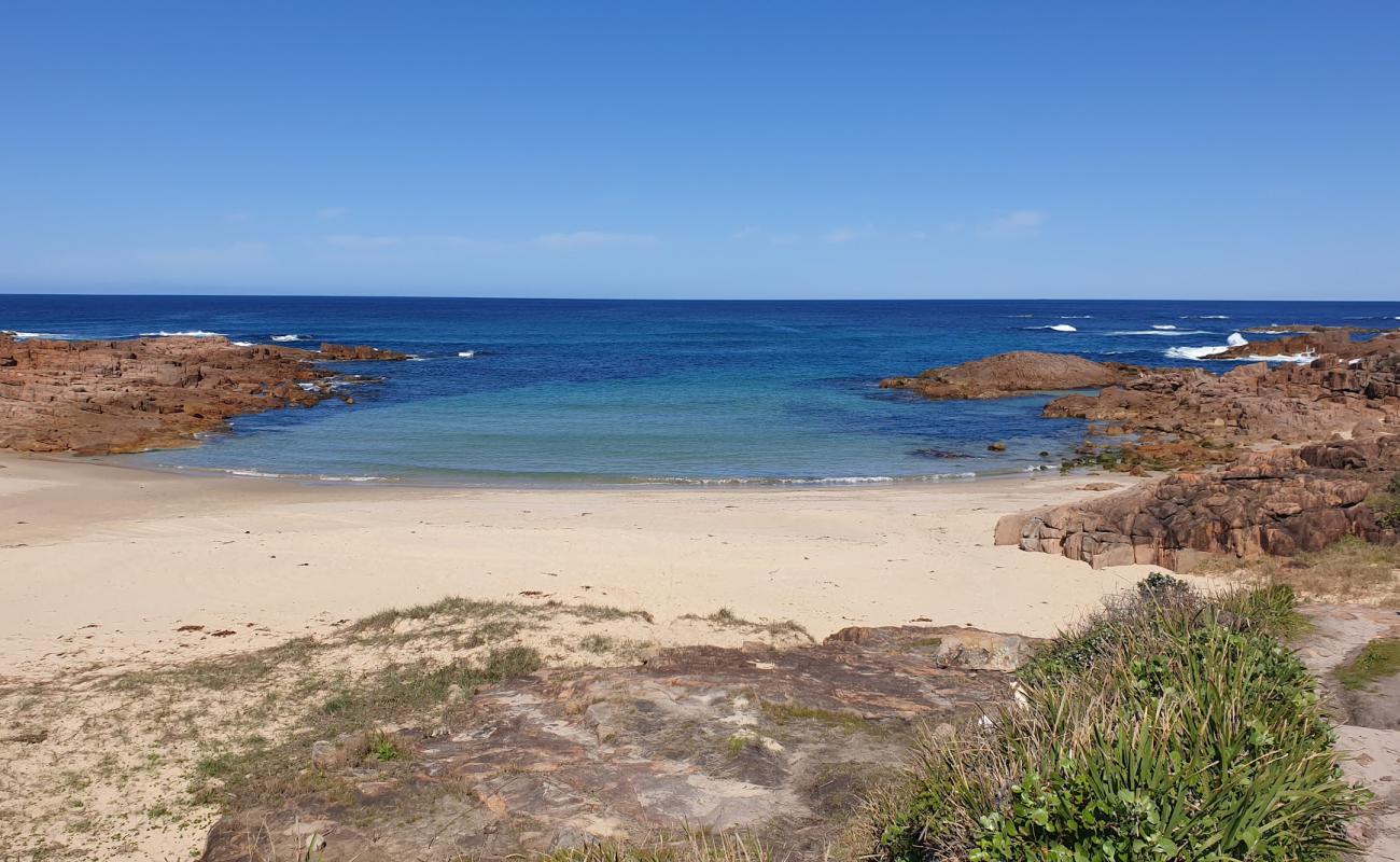 Little Kingsley Beach'in fotoğrafı açık bej kum yüzey ile