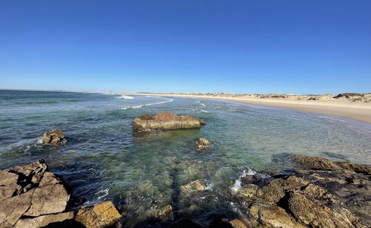 Wanderrabah Beach'in fotoğrafı parlak kum yüzey ile