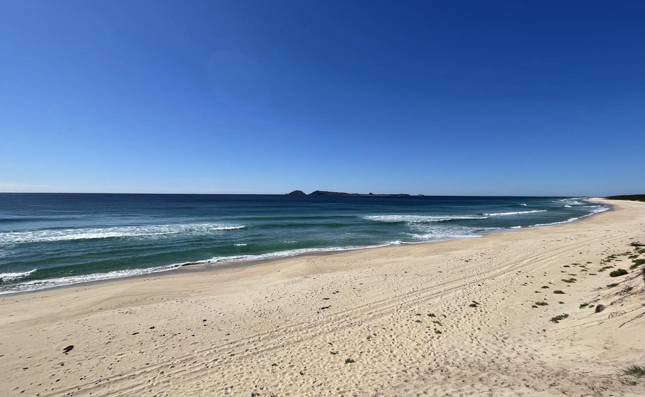 Mungo Beach'in fotoğrafı i̇nce bej kum yüzey ile