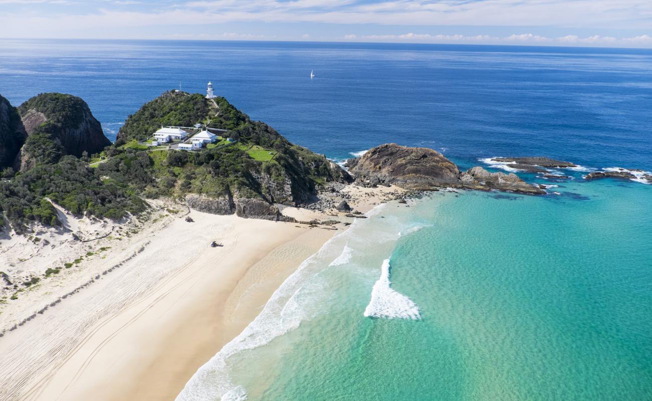 Lighthouse Beach'in fotoğrafı i̇nce bej kum yüzey ile