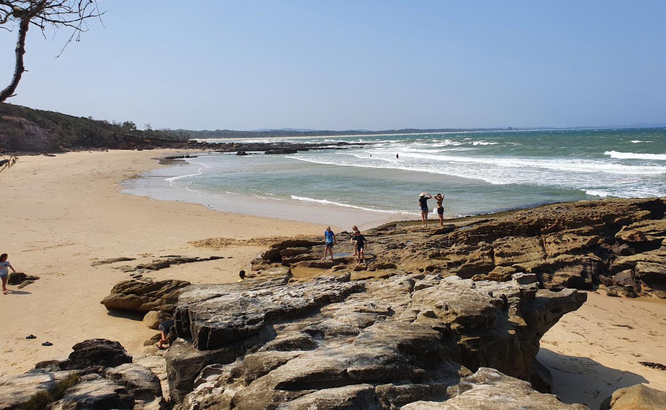 Bartletts Beach'in fotoğrafı bej kum ve kayalar yüzey ile