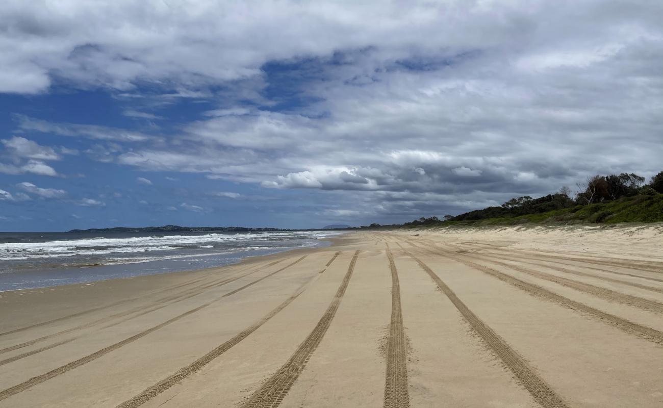 North Shore Beach'in fotoğrafı açık bej kum yüzey ile