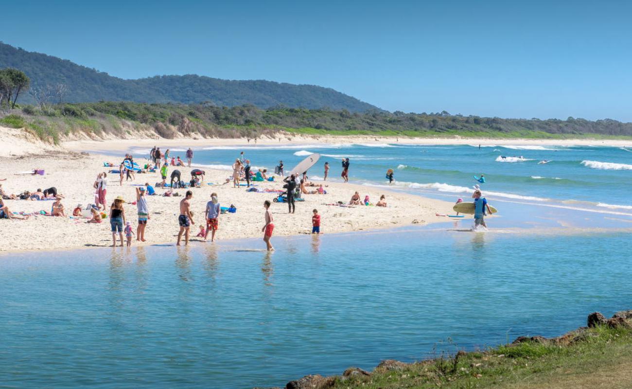 Crescent Head Beach'in fotoğrafı parlak ince kum yüzey ile