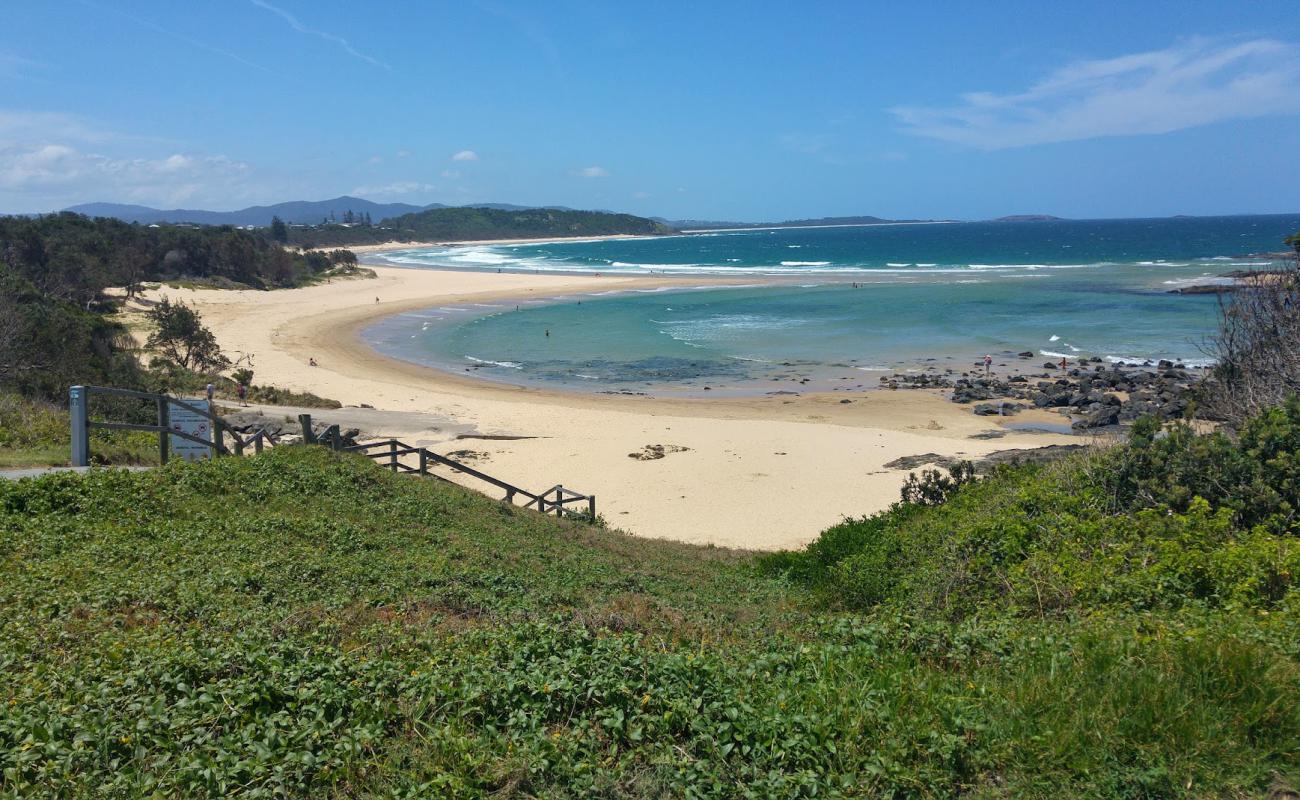 Sawtell Beach'in fotoğrafı i̇nce bej kum yüzey ile
