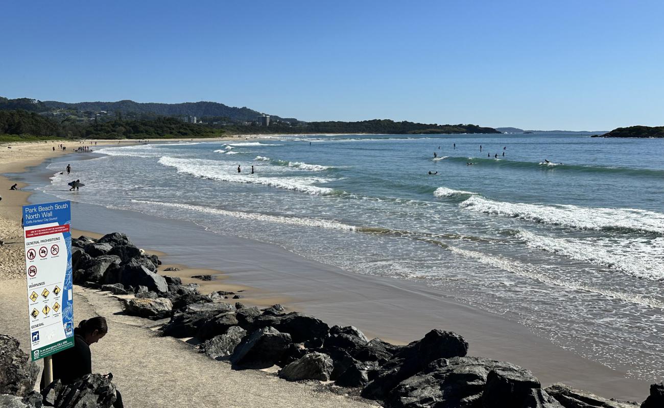 North Wall Beach'in fotoğrafı i̇nce bej kum yüzey ile