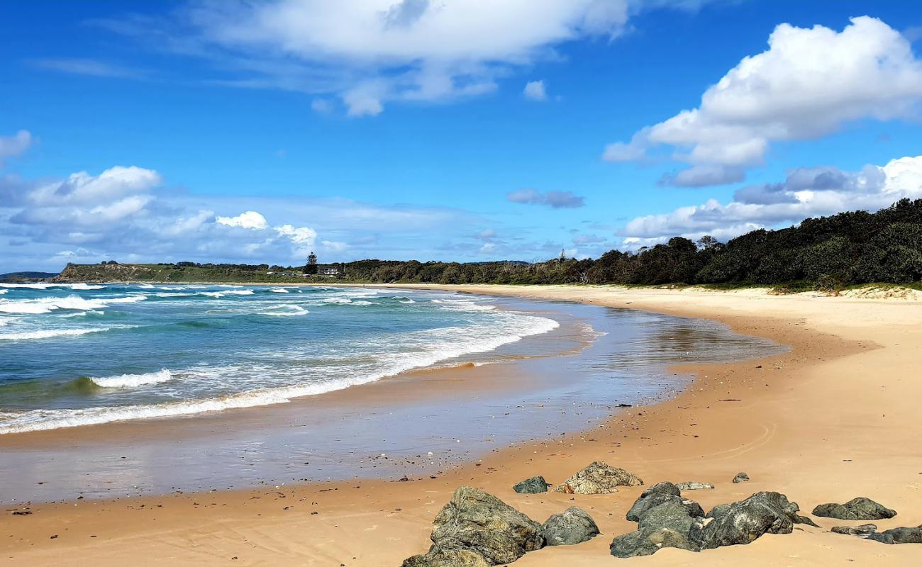 Mullaway Beach'in fotoğrafı açık bej kum yüzey ile
