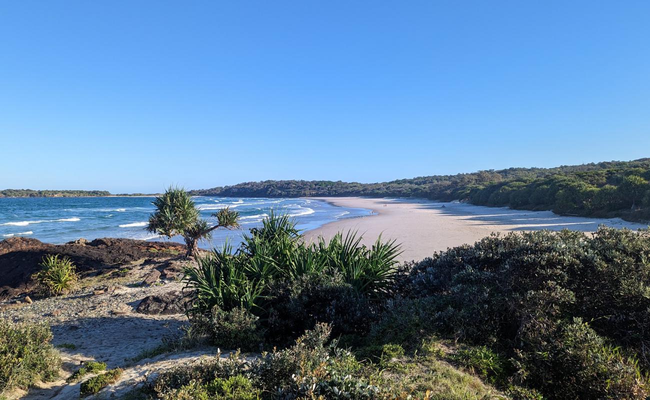 Chinamens Beach'in fotoğrafı parlak kum yüzey ile