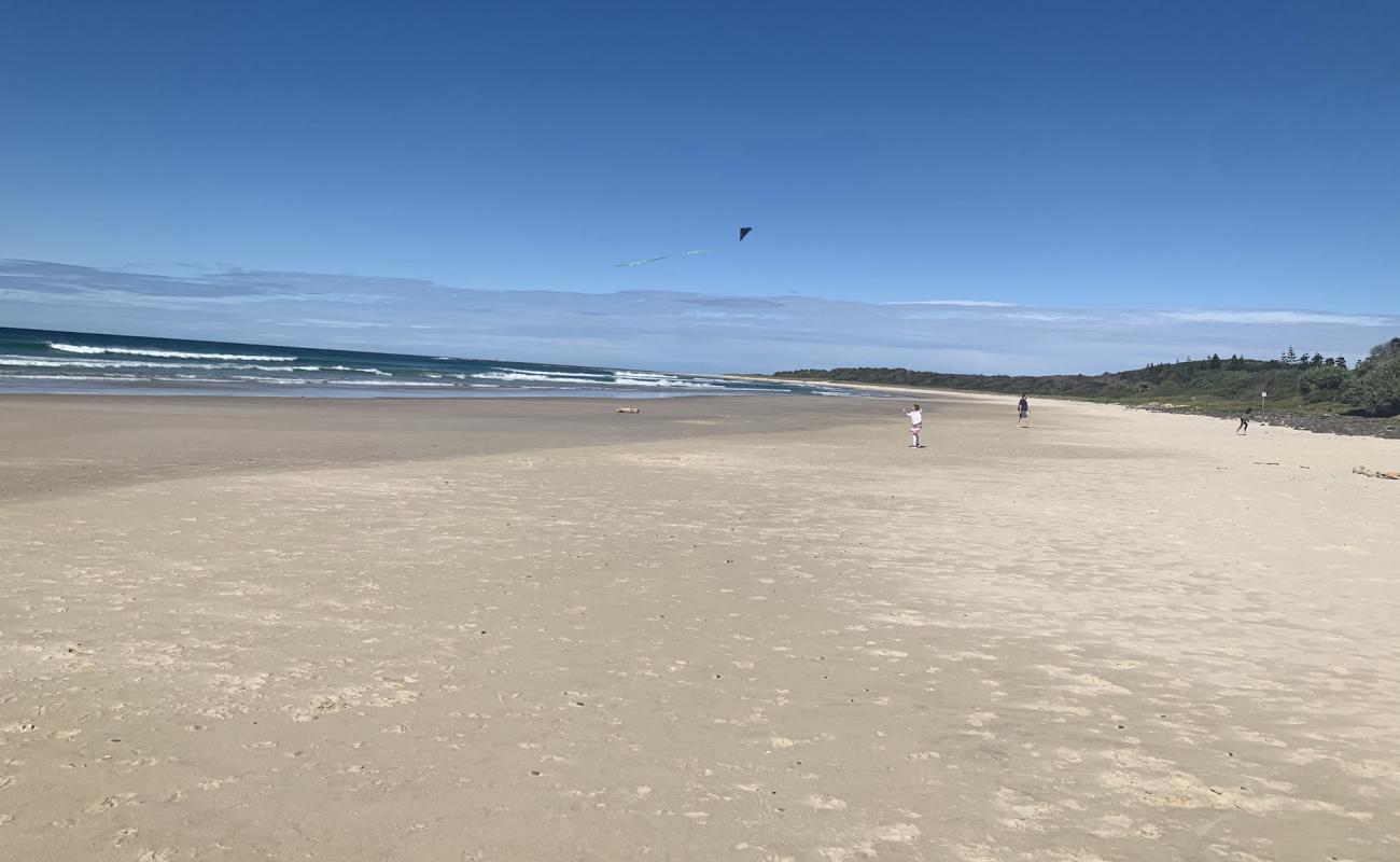 Sharpes Beach'in fotoğrafı parlak kum yüzey ile