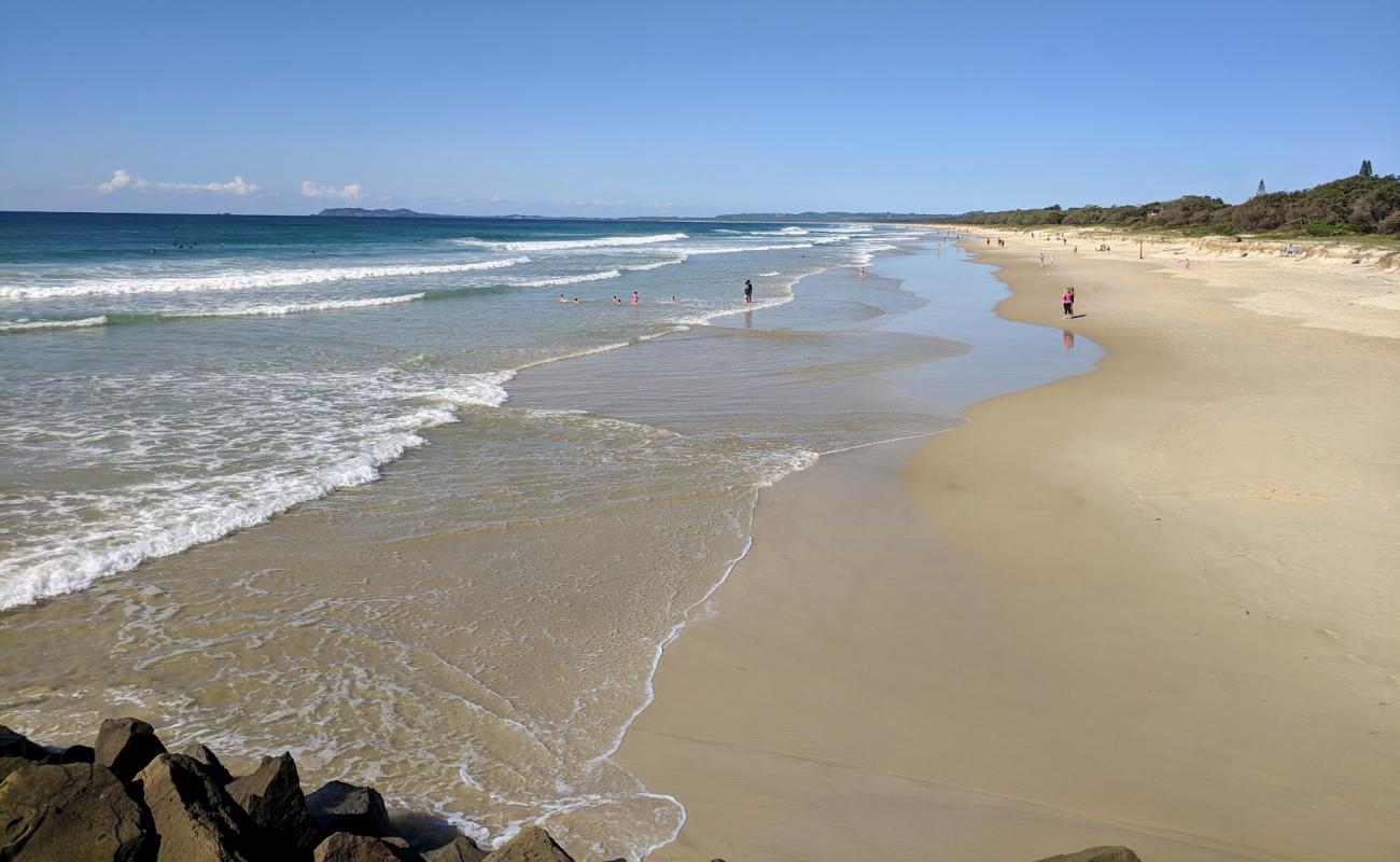 Brunswick Heads Main Beach'in fotoğrafı parlak ince kum yüzey ile