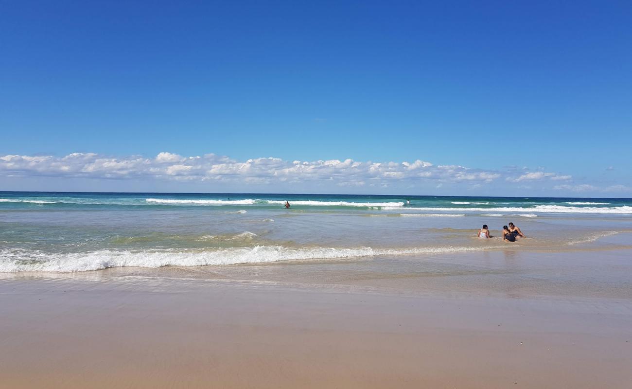 Casuarina Beach'in fotoğrafı i̇nce bej kum yüzey ile
