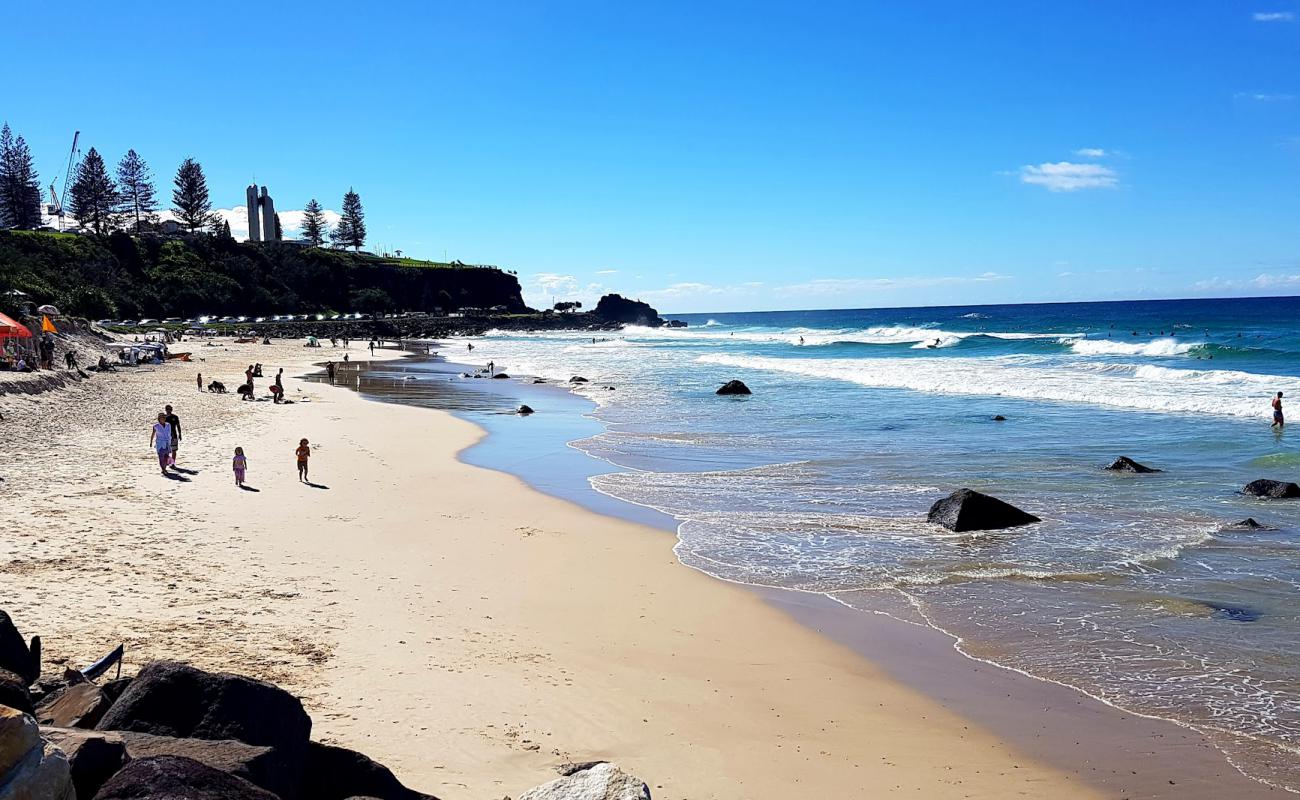 Duranbah Beach'in fotoğrafı parlak ince kum yüzey ile