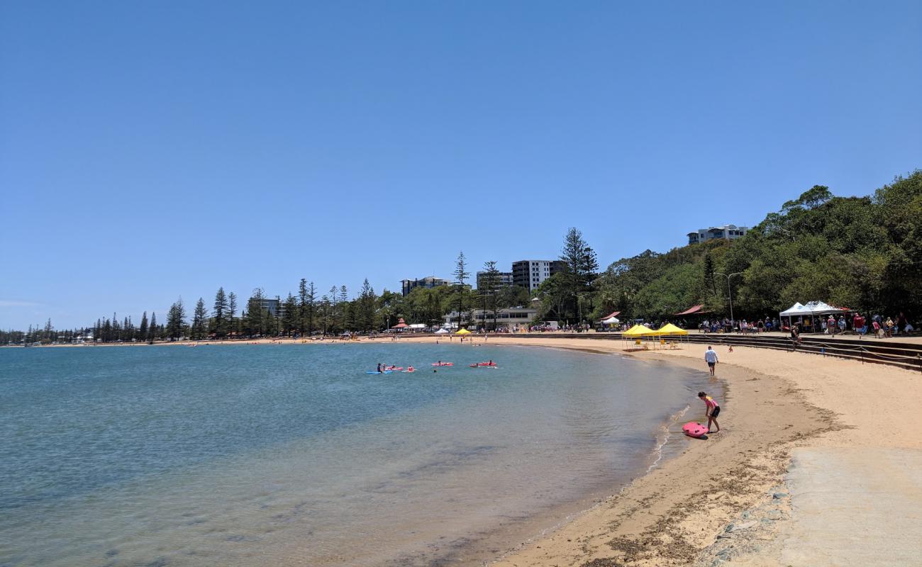 Suttons Beach'in fotoğrafı parlak kum yüzey ile