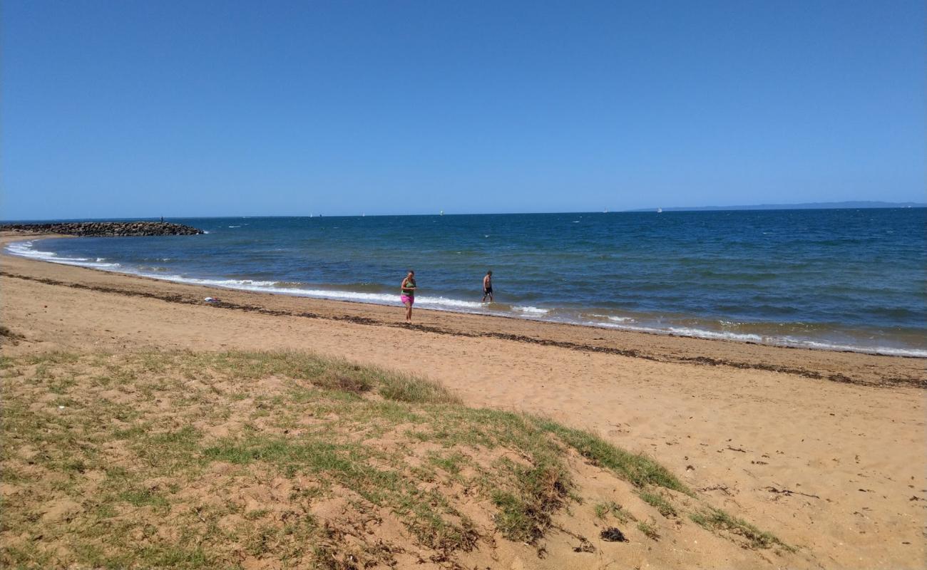 Queens Beach North'in fotoğrafı parlak kum yüzey ile