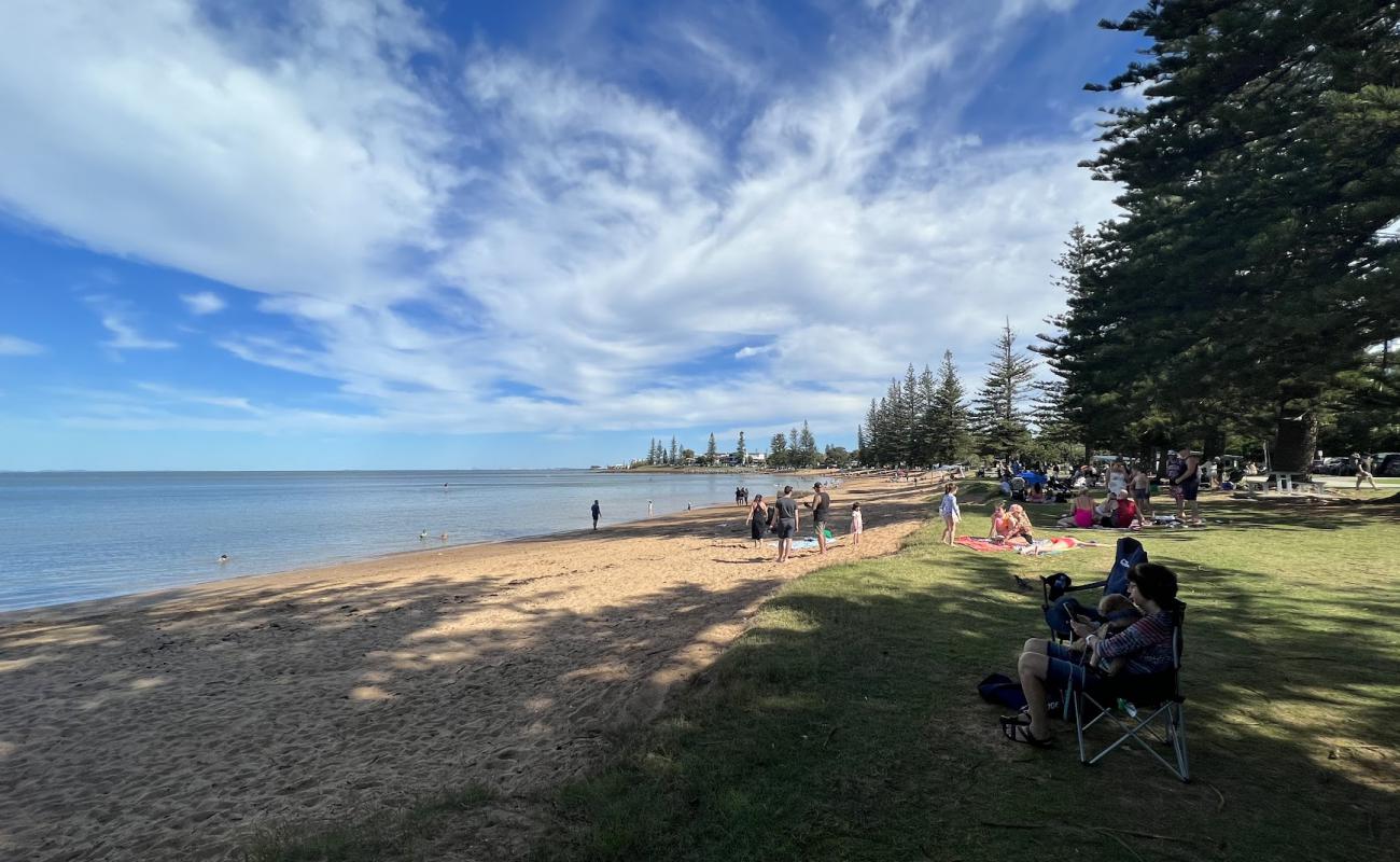 Scarborough Beach'in fotoğrafı parlak kum yüzey ile